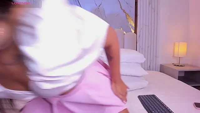 carolriveraa  online show from December 16, 2024, 8:05 pm