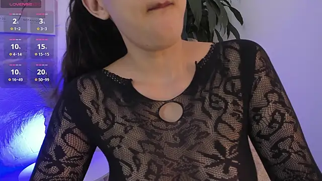 moll1e  online show from March 21, 2025, 8:18 pm