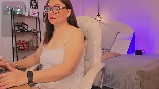 lady nylon  online show from November 28, 2025, 11:46 am