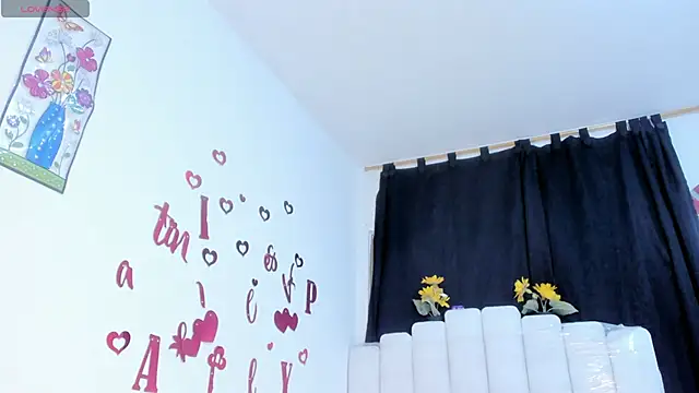 RoxannaBlanche online show from April 24, 2026, 11:12 am