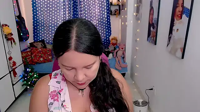 claryssa  online show from December 13, 2025, 9:09 pm