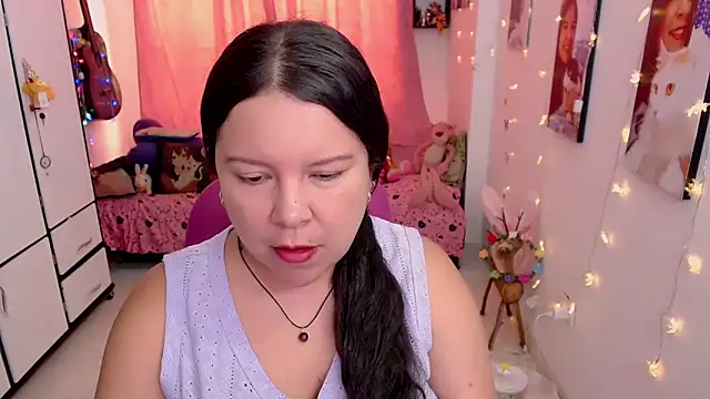 Snapshot of claryssa_ chatting on May 1, 2026, 6:34 pm claryssa online show from May 1, 2026, 6:34 pm