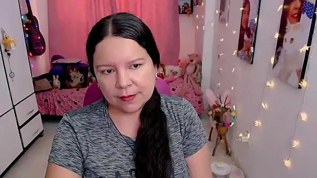 Snapshot of claryssa_ chatting on May 6, 2026, 9:53 pm claryssa online show from May 6, 2026, 9:53 pm