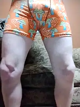 Hugebwc102 online show from December 15, 2025, 5:01 am