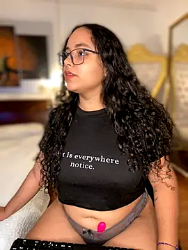 CurlyGirl 1 online show from December 4, 2024, 1:09 pm