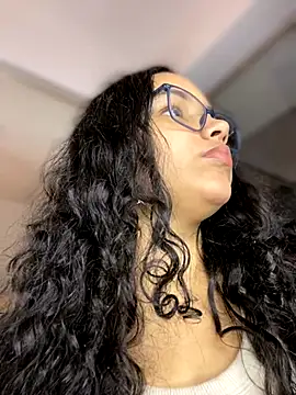 CurlyGirl 1 online show from December 8, 2024, 1:14 pm