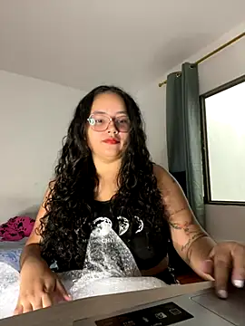 Snapshot of CurlyGirl_1 chatting on September 15, 2025, 7:14 pm CurlyGirl 1 online show from September 15, 2025, 7:14 pm