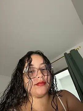 Snapshot of CurlyGirl_1 chatting on September 23, 2025, 9:40 pm CurlyGirl 1 online show from September 23, 2025, 9:40 pm