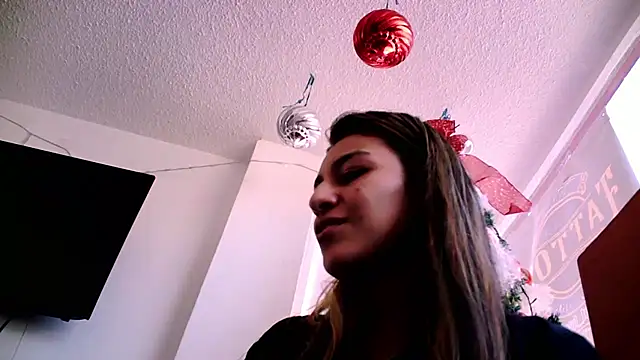 Snapshot of Daniela_CameloSQ chatting on December 8, 2024, 7:32 pm Daniela CameloSQ online show from December 8, 2024, 7:32 pm