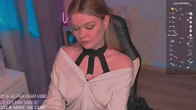 VeronaAura online show from October 10, 2025, 9:36 pm