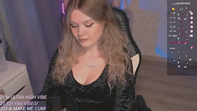 VeronaAura online show from October 12, 2025, 10:31 pm