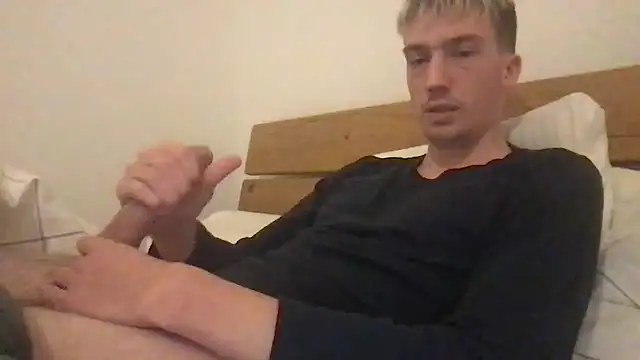 Snapshot of hungandfun05 chatting on December 11, 2024, 1:37 am hungandfun05 online show from December 11, 2024, 1:37 am