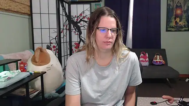 Sarahtineke online show from October 20, 2025, 2:06 pm