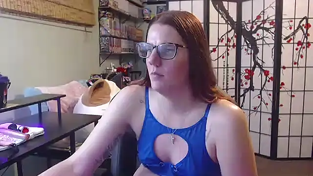 Snapshot of Sarahtineke chatting on June 12, 2026, 10:19 pm Sarahtineke online show from June 12, 2026, 10:19 pm