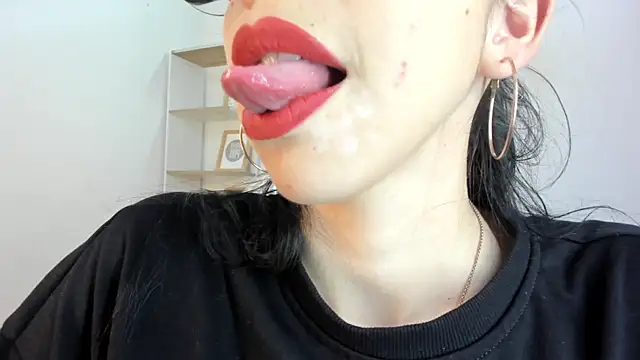 Katty mouth online show from October 8, 2025, 8:39 pm