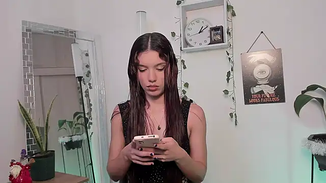 Snapshot of Emperatriiz chatting on January 7, 2025, 6:14 pm Emperatriiz online show from January 7, 2025, 6:14 pm