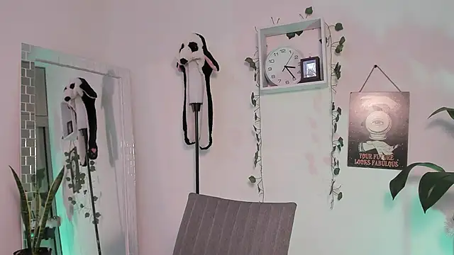 Snapshot of Emperatriiz chatting on February 4, 2025, 8:28 pm Emperatriiz online show from February 4, 2025, 8:28 pm