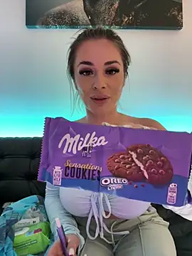 Snapshot of IsabellaEtthan chatting on October 18, 2025, 5:25 pm IsabellaEtthan online show from October 18, 2025, 5:25 pm