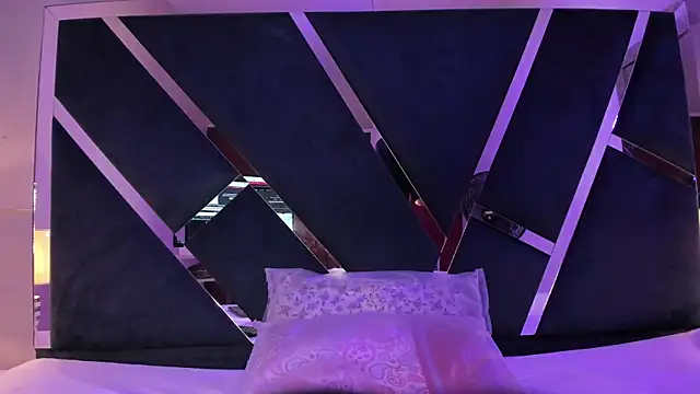 Nahid Jaziri1 online show from November 4, 2025, 8:41 pm