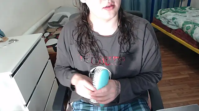 EvaMiron online show from November 4, 2025, 5:45 pm