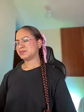 gretta kler1 online show from January 21, 2025, 3:43 pm