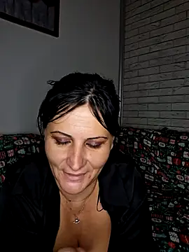 anaaamariaaaa online show from November 4, 2025, 3:11 pm