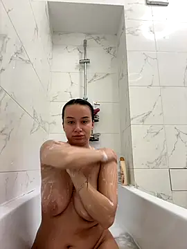 deliaroyal online show from October 5, 2025, 3:10 pm