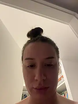 deliaroyal online show from November 15, 2025, 3:30 pm