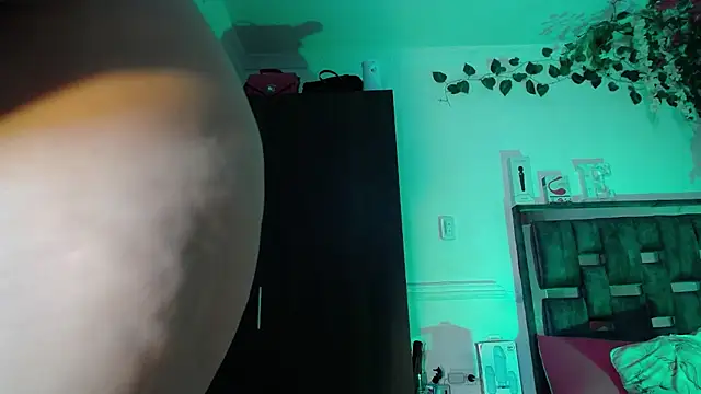 emma hoot1 online show from September 12, 2025, 2:22 am