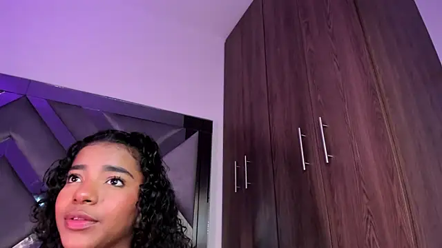 Iris hott1 online show from February 8, 2025, 12:06 am