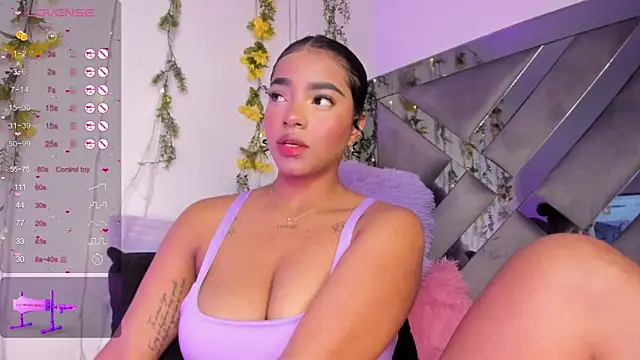 Iris hott1 online show from February 11, 2025, 8:10 pm