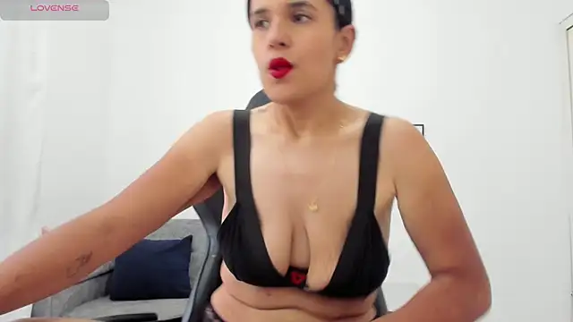 natalia curvy1 online show from April 23, 2026, 5:48 pm