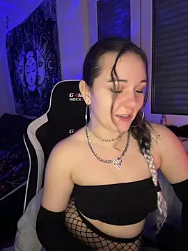 Snapshot of kinkygirl420x chatting on February 11, 2025, 10:28 pm kinkygirl420x online show from February 11, 2025, 10:28 pm