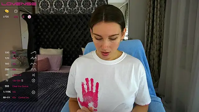 JasminJames online show from December 6, 2024, 2:06 pm