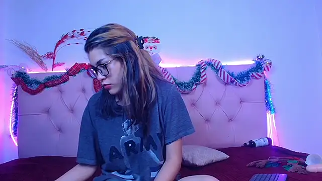 Snapshot of Little_Cuttie_ chatting on December 14, 2024, 11:29 am Little Cuttie online show from December 14, 2024, 11:29 am
