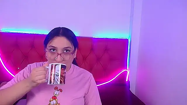 Snapshot of Little_Cuttie_ chatting on February 19, 2025, 4:01 am Little Cuttie online show from February 19, 2025, 4:01 am