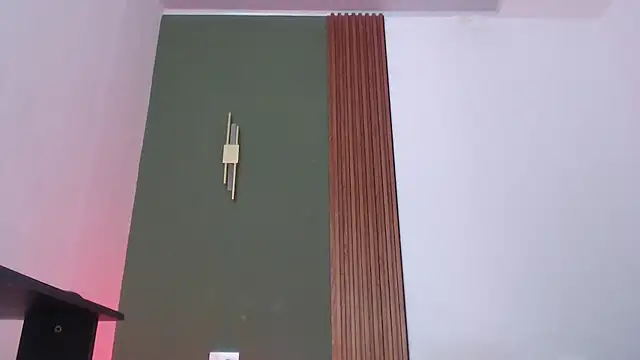 jean sneider online show from December 17, 2025, 9:32 pm