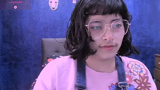 Snapshot of NinaYellow chatting on November 6, 2025, 4:30 pm NinaYellow online show from November 6, 2025, 4:30 pm