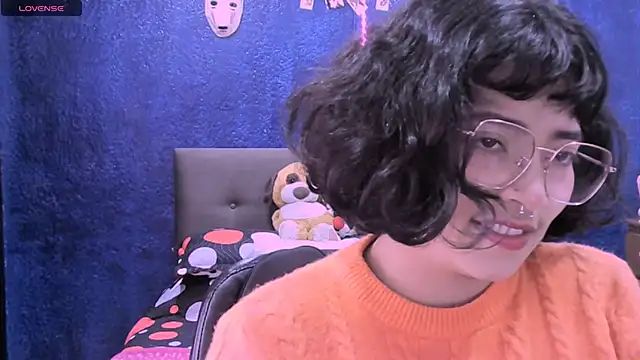 Snapshot of NinaYellow chatting on November 7, 2025, 3:34 pm NinaYellow online show from November 7, 2025, 3:34 pm