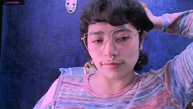 NinaYellow online show from January 19, 2026, 3:49 pm