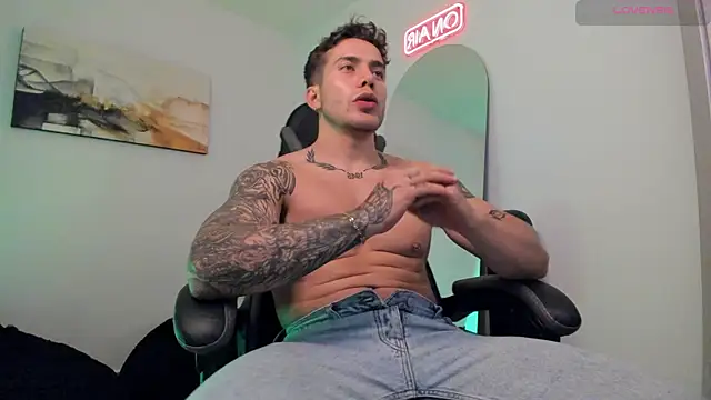 LucianSinclair online show from January 28, 2025, 11:39 pm