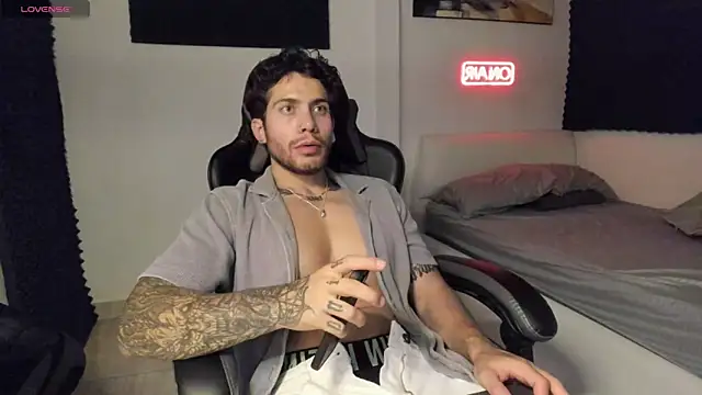 LucianSinclair online show from December 21, 2025, 3:35 am