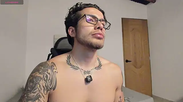 LucianSinclair online show from May 22, 2026, 1:24 am