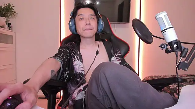 wexlee7 online show from November 30, 2025, 11:42 pm