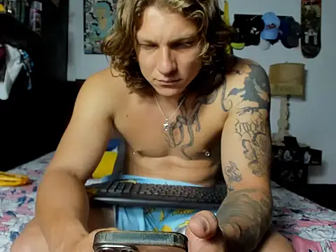 Snapshot of Tom_Krakow chatting on April 17, 2026, 8:23 pm Tom Krakow online show from April 17, 2026, 8:23 pm