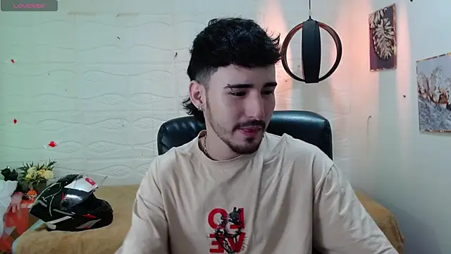 DmitriSanders online show from December 11, 2024, 8:39 pm