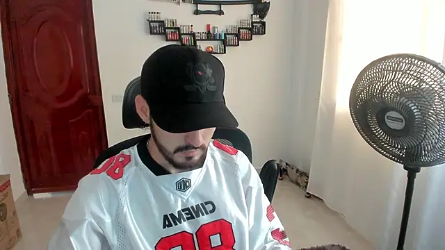 DmitriSanders online show from April 18, 2026, 10:32 pm