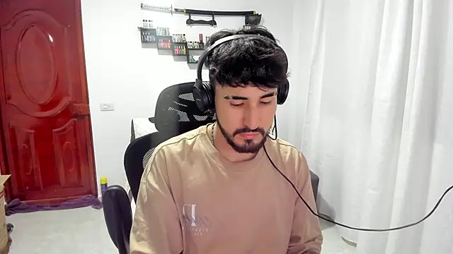 DmitriSanders online show from April 26, 2026, 4:32 am