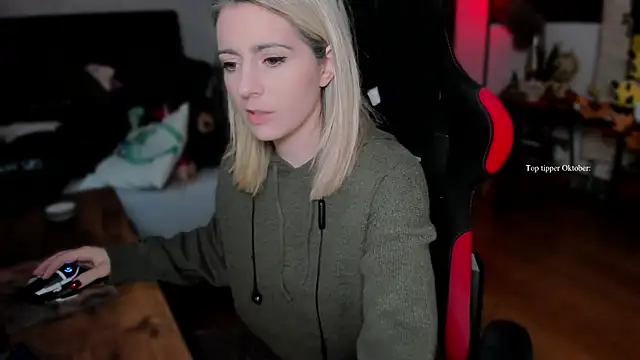 Lisaonthemoon online show from October 4, 2025, 2:15 pm