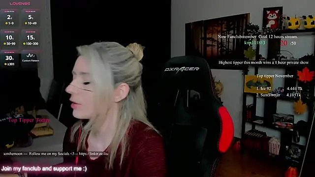 Lisaonthemoon online show from November 26, 2025, 7:04 pm